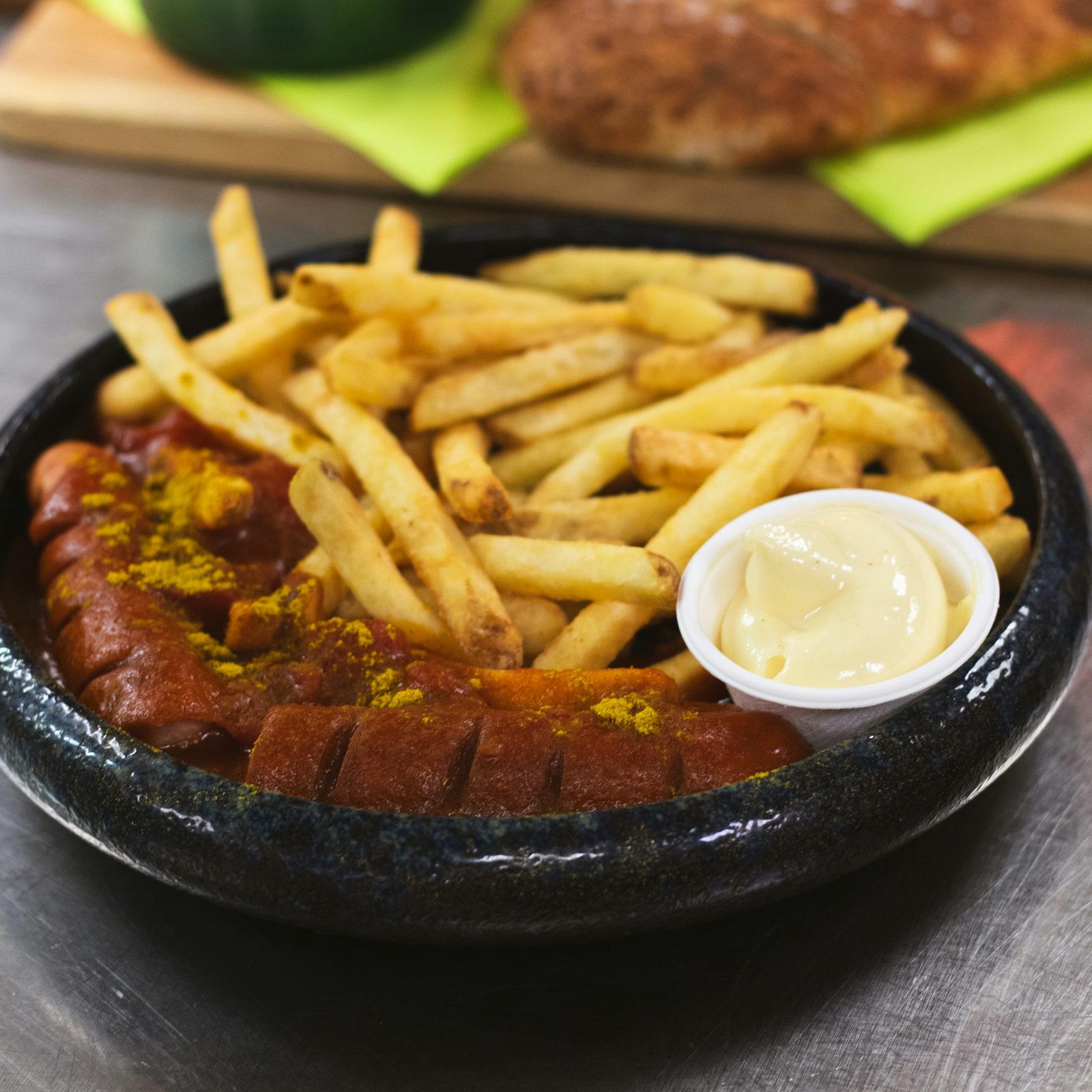 Currywurst mit Pommes